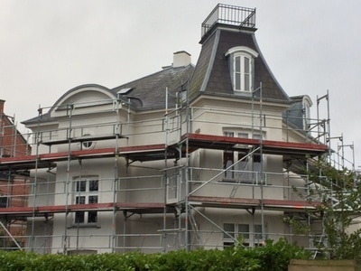 Ejendom i Lyngby har fået renoveret facaden, og stillads er klar til nedtagning