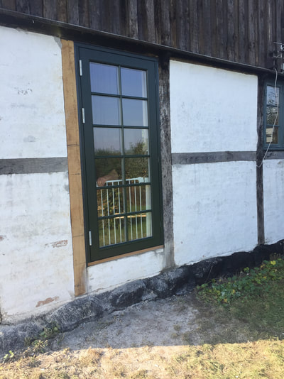 Efterbillede: Nedbrydning af murværk på landejendom ved Vordingborg inkl. opsætning af nyt bindingsværk i egetræ samt montering af terrassedør.